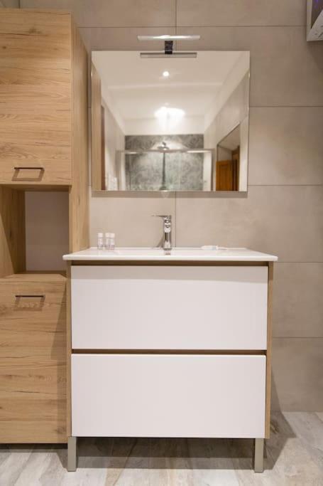 Cozy And Charmin 3Br Apartment Steps By Duomo Флоренция Экстерьер фото